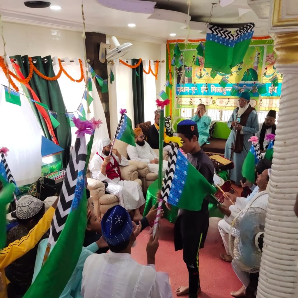 ईद मिलाद उन नबी का पर्व बरकट्ठा में सादगी के साथ मनाया गया