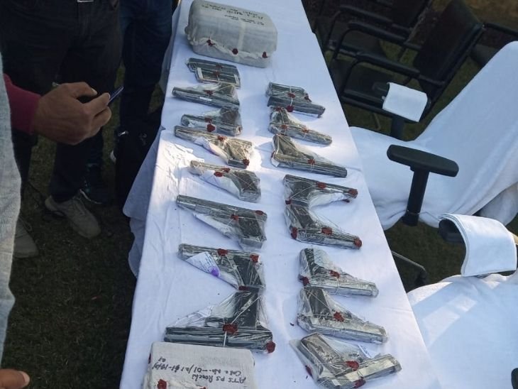 BSF कैंप से हथियारों की हो रही थी तस्करी, हेड कांस्टेबल समेत 5 तस्कर अरेस्ट