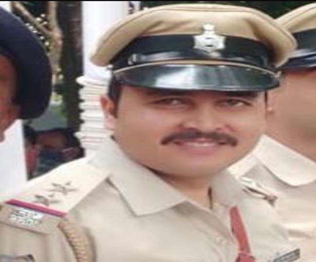 धनबाद में एक और सड़क हादसा: टैंकर की चपेट में आने से जोरापोखर के प्रभारी थानेदार की माैत, सब इंस्पेक्टर मुकेश की हालत गंभीर