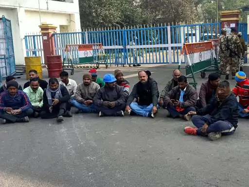 कोडरमा में कर्मचारी के मौत के बाद हंगामा, सहकर्मियों ने जाम किया प्लांट गेट