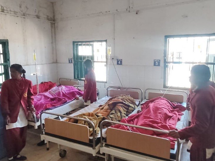 गुमला के कस्तूरबा गांधी विद्यालय में खाना खाने के बाद फूड प्वायजनिंग से 28 बच्चियां हुए बीमार, 2 गंभीर