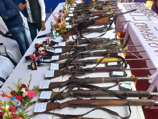 लोहरदगा में 5-5 लाख के ईनामी गंझू-सुदर्शन गिरफ्तार, पलामू में JJMP के 6 अपराधी चढ़े हत्थे