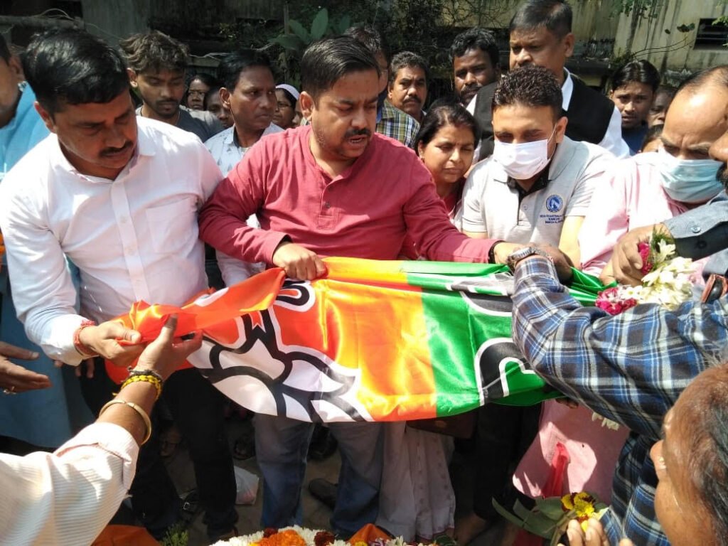 भाजपा की पूर्व उपाध्यक्ष सह वरिष्ठ नेत्री श्यामा मुखी के निधन पर उमड़ा भाजपाइयों का जनसैलाब, नम आंखों से दी अंतिम विदाई