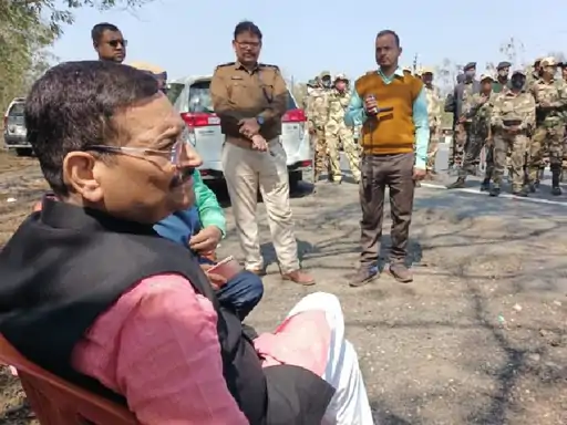रूपेश पांडेय के परिजनों ने मिलने हजारीबाग जा रहे झारखंड के प्रदेश भाजपा अध्यक्ष दीपक प्रकाश प्रशासन ने 23 KM पहले रोका