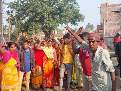 साहिबगंज में कस्टडी में मौत पर हंगामा, जमकर हुई तोड़फोड़, पुलिस ने किया लाठीचार्ज