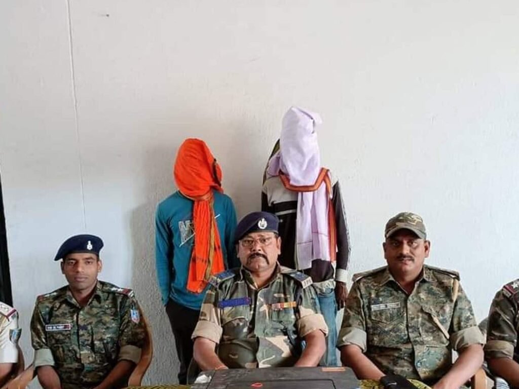 गुमला के बिशुनपुर में रवींद्र गंझू के लिए करते दो माओवादी समर्थक गिरफ्तार