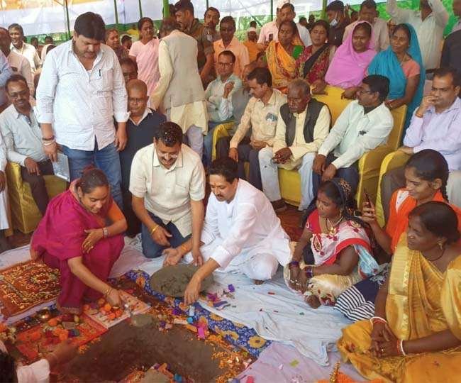 विधायक पूर्णिमा नीरज सिंह ने 44.49 करोड़ की लागत से चौड़ी होने वाली झरिया-बलियापुर रोड का किया भूमि पूजन