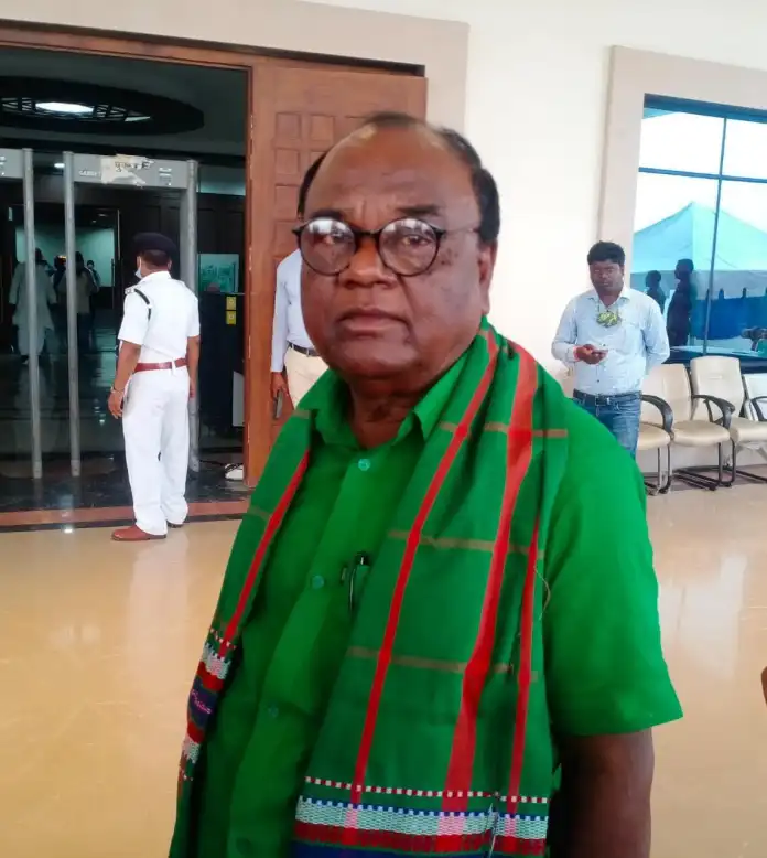 झारखंड विधानसभा बजट सत्र के दोरना विधायक लोबिन हेंब्रम हुए भावुक