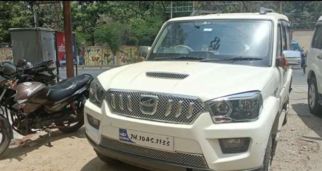 राज्यपाल रमेश बैस की पत्नी की सुरक्षा में चूक, कारकेड में घुसी कार, पुलिस ने सवार युवकों को हिरासत में लिया