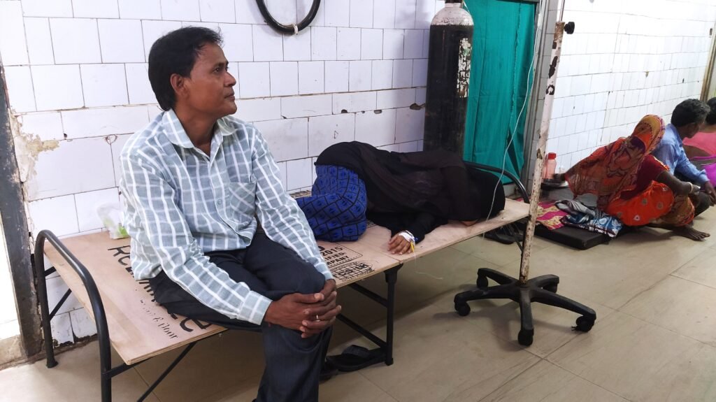 अगर एमजीएम अस्पताल में इलाज कराना है तो अपने बेड की व्यवस्था खुद करें