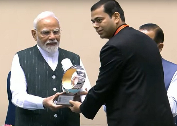 गम्हरिया प्रखंड को मिला प्रधानमंत्री उत्कृष्टता पुरस्कार 2024 – दिल्ली में PM Modi ने DC रवि शंकर शुक्ला को किया सम्मानित