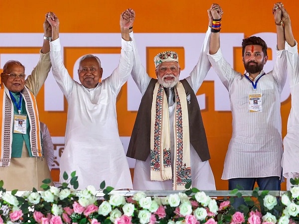 बिहार चुनाव 2025: नीतीश-नड्डा ने जारी किया एनडीए का ‘संकल्प पत्र’, युवाओं को नौकरी और महिलाओं को सशक्त बनाने का वादा