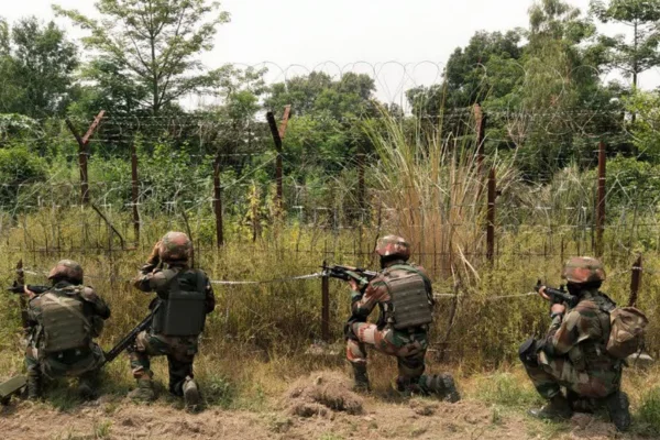 सारंडा जंगल में 50 मिनट तक चली मुठभेड़! सुरक्षाबलों की जवाबी फायरिंग के बाद भागे नक्सली