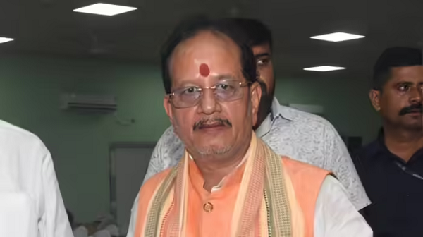 बिहार चुनाव में बवाल: डिप्टी सीएम विजय सिन्हा के काफिले पर RJD समर्थकों का हमला, हुई पत्थरबाजी!