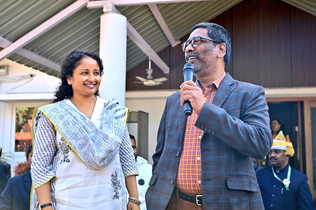 JSSC CGL रिजल्ट-नियुक्ति पर लगी रोक हटी: सैकड़ों अभ्यर्थी CM आवास पहुँचे, हेमन्त सोरेन को जताया आभार — “निष्पक्ष जांच से मिला न्याय”