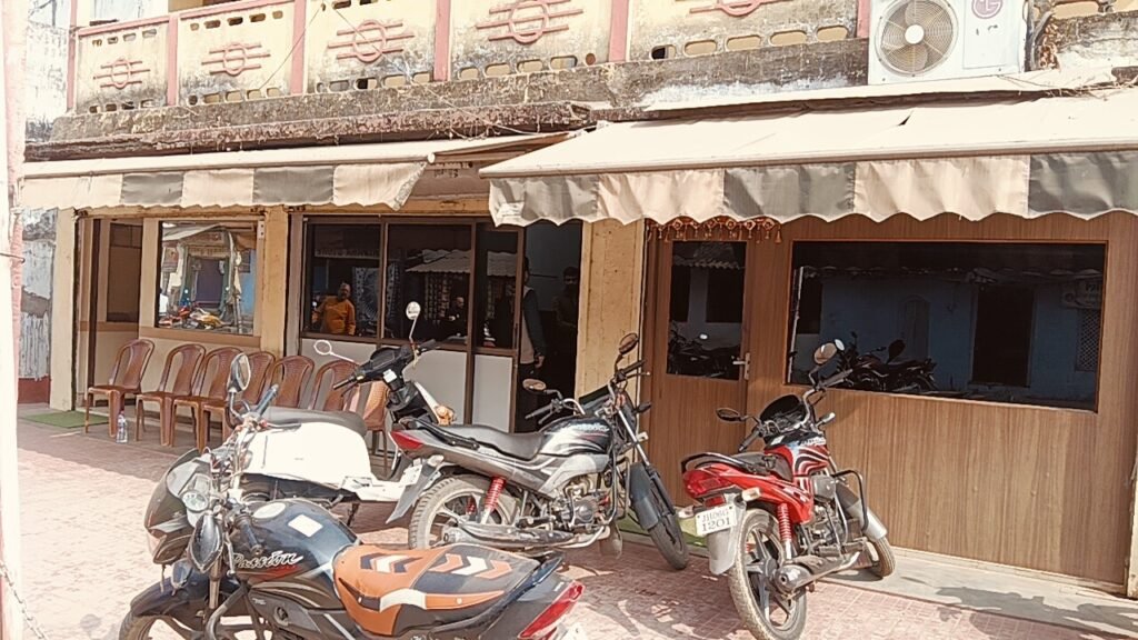 चाईबासा में GST का बड़ा छापा, पूर्व मंत्री मिथिलेश ठाकुर के भाई के घर पहुंची केंद्रीय टीम