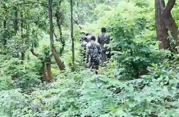 सारंडा में सबसे बड़ा नक्सल ऑपरेशन जारी, मुठभेड़ में एक और नक्सली ढेर!