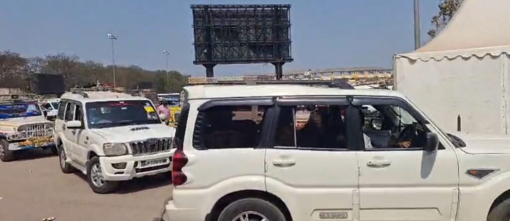 राँची नगर निकाय चुनाव: मोरहाबादी डिस्पैच सेंटर से पोलिंग पार्टियां बूथों के लिए रवाना