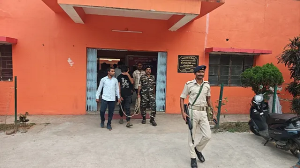 JEE Mains 2026 से पहले बड़ा घोटाला! रामगढ़ सेंटर पर सेटिंग का खुलासा, टेक्नीशियन समेत 3 गिरफ्तार