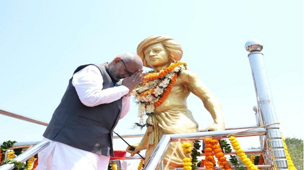 उलिहातू से IIM रांची तक व्यस्त रहा उपराष्ट्रपति का दौरा, बिरसा मुंडा को श्रद्धांजलि और छात्रों से खास मुलाकात