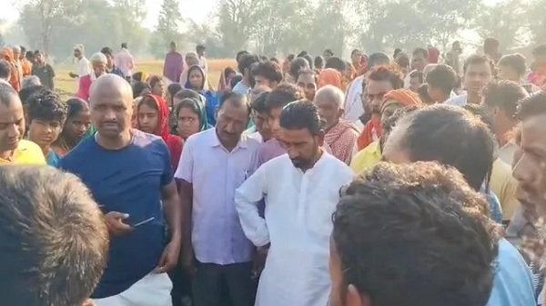 कुएं में मिली 15 वर्षीय किशोरी की लाश से सनसनी, मां ने लगाया हत्या का आरोप, प्रेम प्रसंग का शक