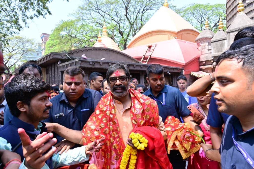 मां कामाख्या के दरबार में CM हेमन्त सोरेन, झारखंड की खुशहाली के लिए की विशेष पूजा